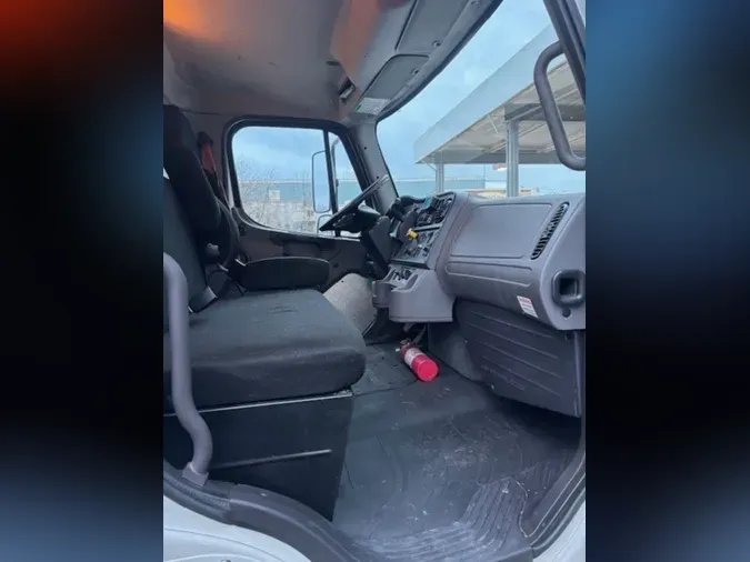 2019 FREIGHTLINER/MERCEDES M2 106