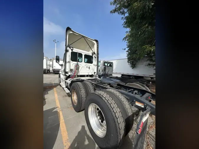 2019 FREIGHTLINER/MERCEDES CASCADIA 125