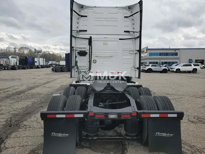 2021 VOLVO VNL64T760