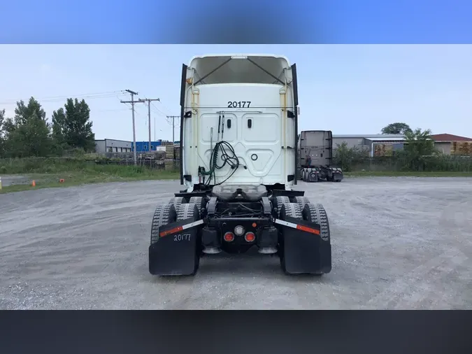 2020 Freightliner Cascadia 126