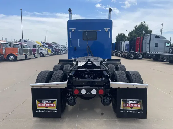 2022 Kenworth W900