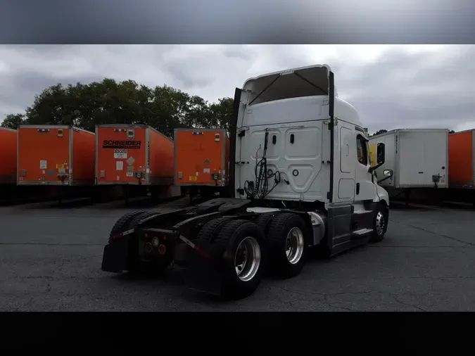 2021 Freightliner Cascadia 126