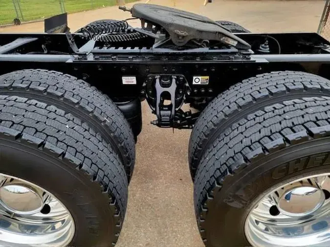 2023 Kenworth W990