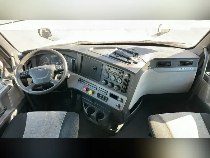 2020 Freightliner Cascadia 126