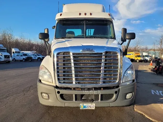 2017 Freightliner X12564ST