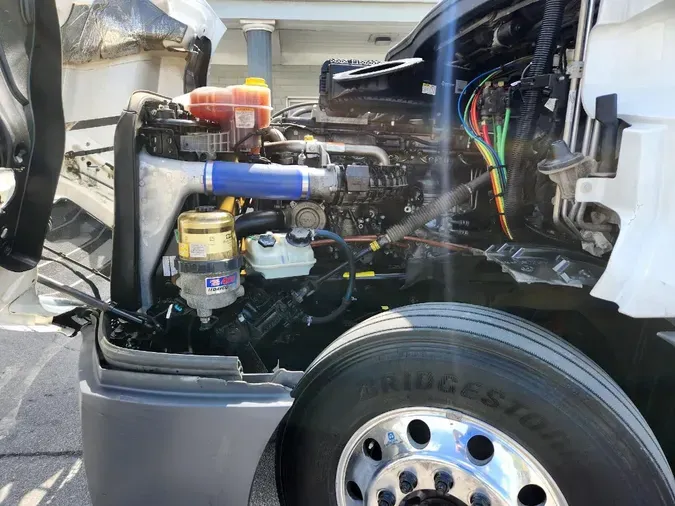 2021 FREIGHTLINER Cascadia 126