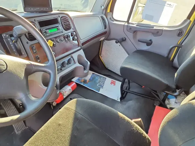 2017 FREIGHTLINER/MERCEDES M2 106