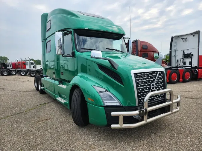 2020 VOLVO VNL64T860