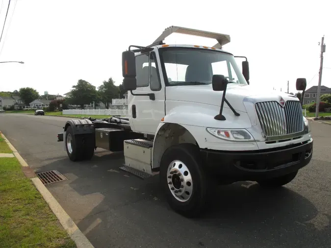 2017 INTERNATIONAL 4300
