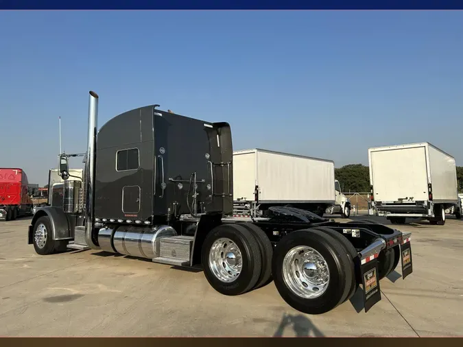 2022 Peterbilt 389