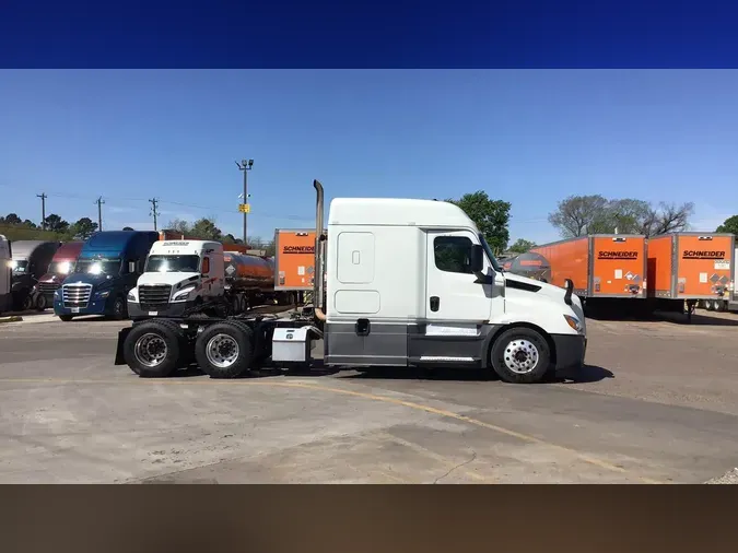 2020 Freightliner Cascadia 126