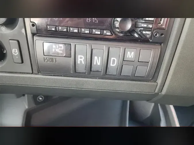 2021 VOLVO VNR64T640