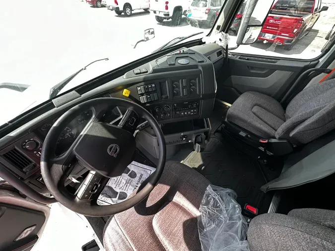 2019 Volvo VNL64T740