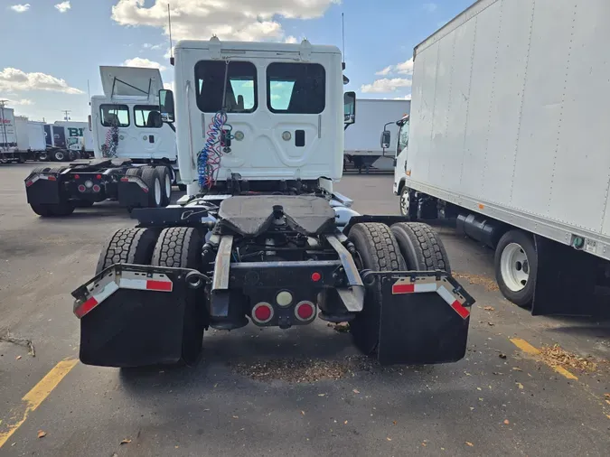 2015 FREIGHTLINER/MERCEDES CASCADIA 113