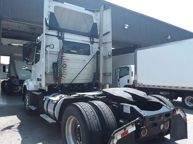 2018 VOLVO VNL42T 300