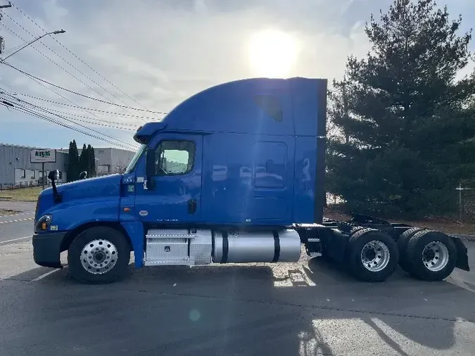 2020 Freightliner X12564ST