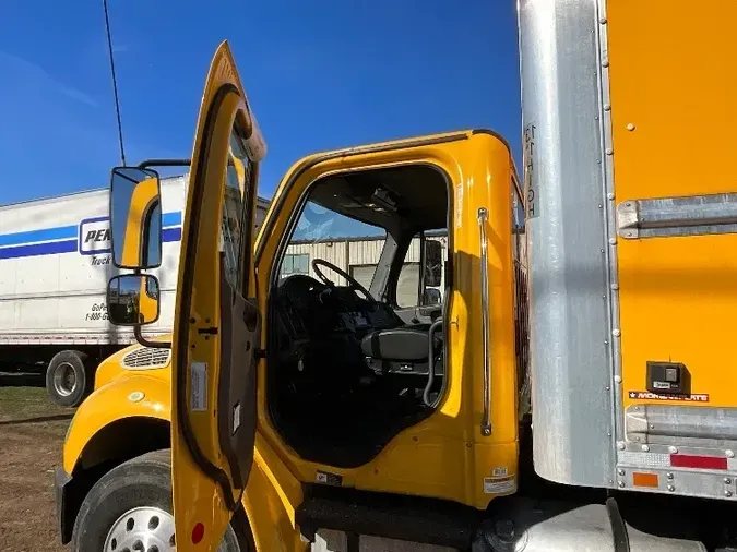 2018 Freightliner M2