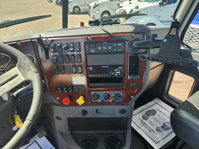 2018 MACK CXU613