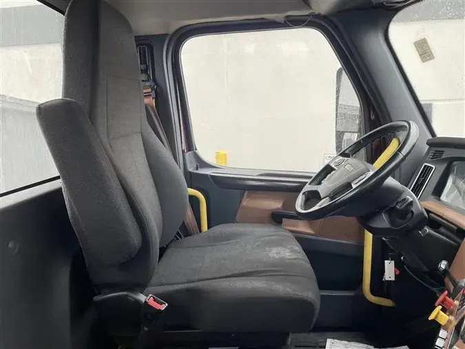 2019 FREIGHTLINER CA126