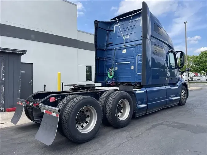 2020 VOLVO VNL760