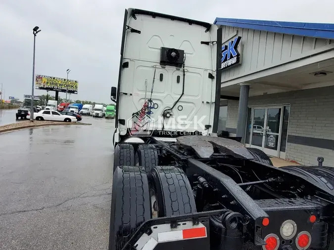 2019 FREIGHTLINER Cascadia 126