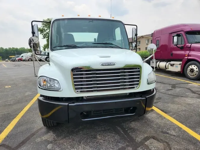 2017 Freightliner BUSINESS CLASS M2 106