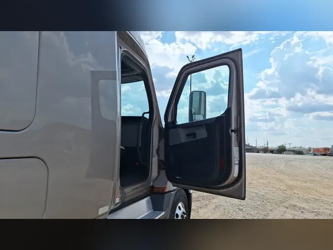 2022 Freightliner Cascadia 126