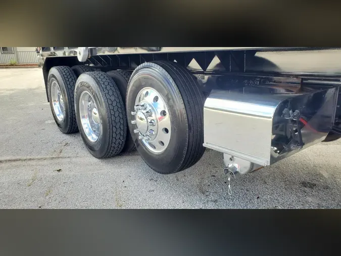 2025 Peterbilt 5898d00fb94d00d8330193918b43d856708