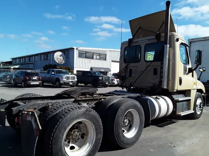 2017 FREIGHTLINER/MERCEDES CASCADIA 125