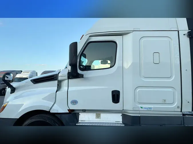 2021 Freightliner Cascadia 126
