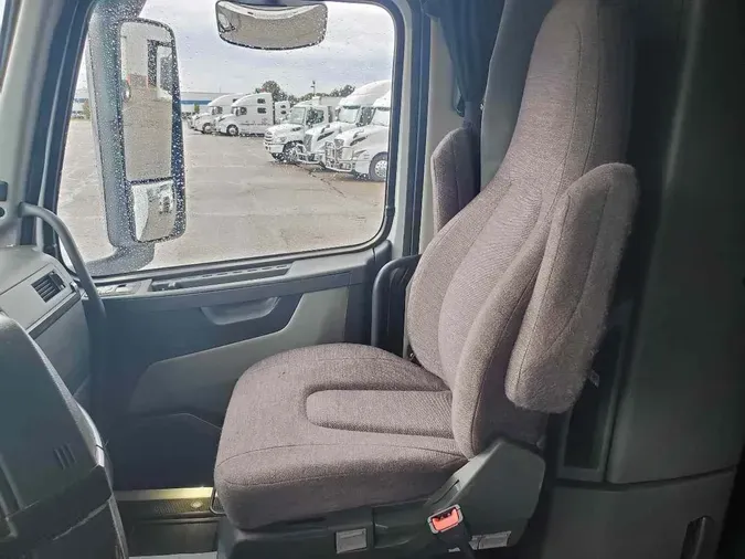 2021 VOLVO VNL64T740