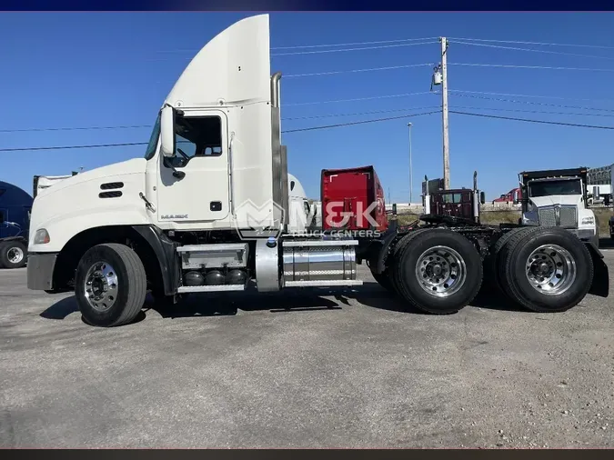 2018 MACK CXU613