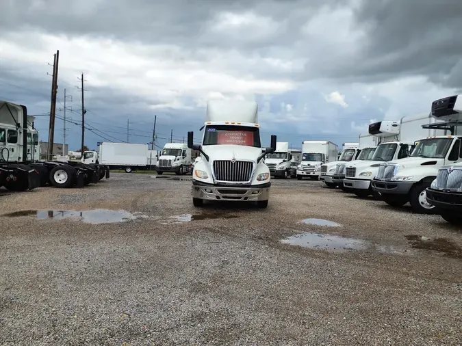 2019 NAVISTAR INTERNATIONAL LT625 DAYCAB T/A