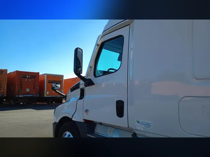 2022 Freightliner Cascadia 126