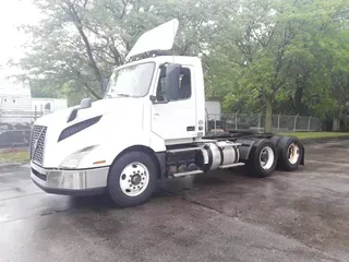 2019 VOLVO VNL64T-300