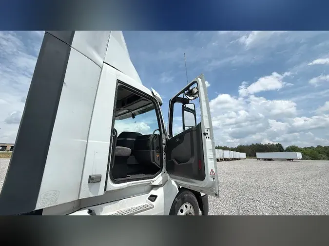 2020 Volvo VNL300