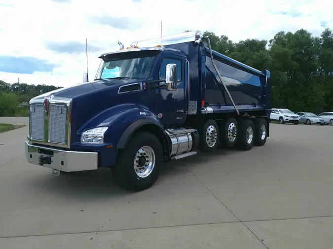 2025 Kenworth T880