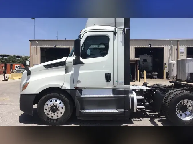 2019 Freightliner Cascadia 126