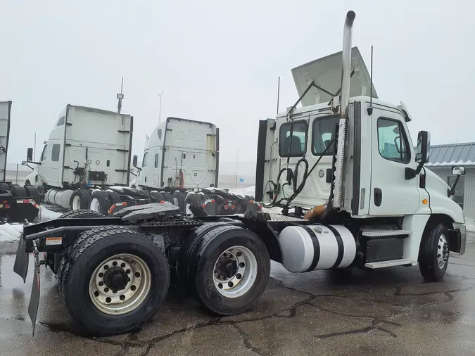 2017 FREIGHTLINER/MERCEDES CASCADIA 125