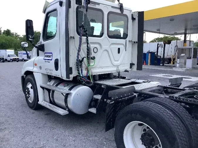 2018 Freightliner X12564ST