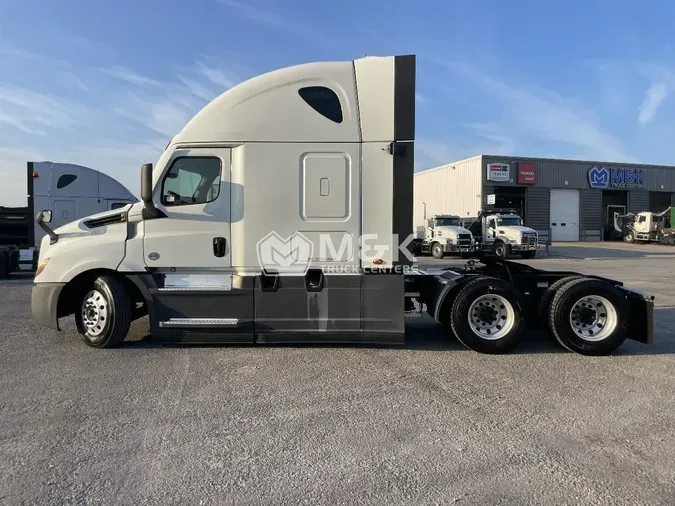 2020 FREIGHTLINER Cascadia 126