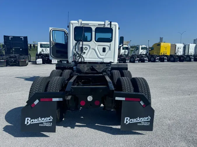 2017 FREIGHTLINER CASCADIA 125