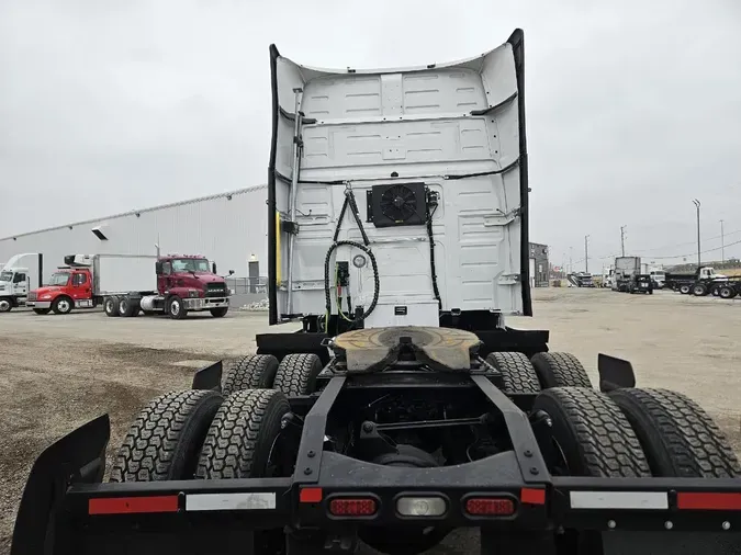 2021 VOLVO VNL64T740