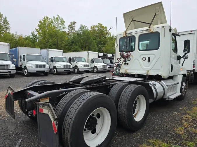 2018 FREIGHTLINER/MERCEDES CASCADIA 125