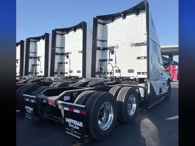 2027 VOLVO TRUCK VNR64T