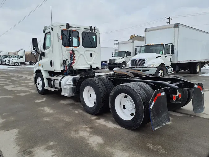 2018 FREIGHTLINER/MERCEDES CASCADIA 113