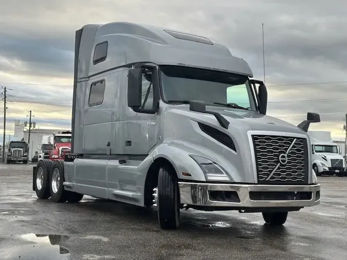 2022 VOLVO VNL64T860