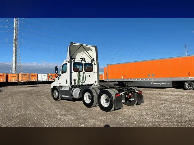 2020 Freightliner Cascadia 126