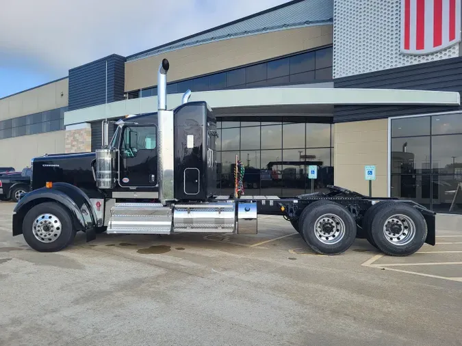 2025 Kenworth W900L