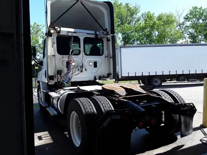 2017 FREIGHTLINER CASCADIA 113